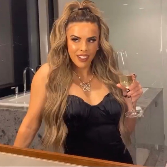 BNWT Sparkly Butterfly necklace and earring set - Picture 3 of 4